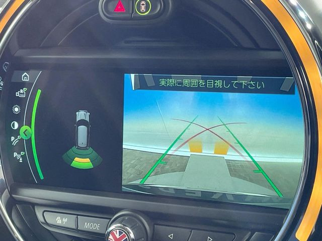 ●ガイドライン付きバックカメラ:不安な駐車もこれで安心!ガイドライン付きなので狭い箇所での駐車もラクラクです!
