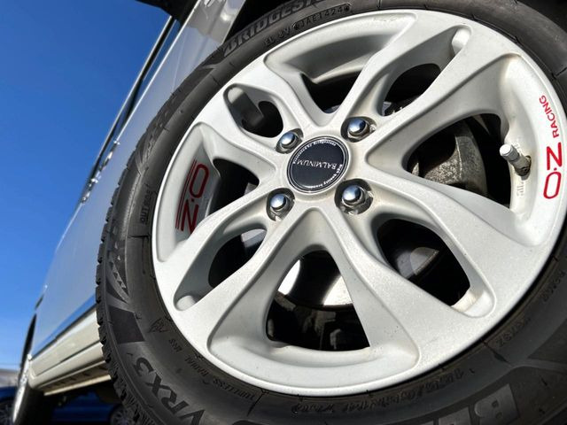 �y14�C���`�A���~�z�C�[���z�O�ςɃ}�b�`�����A���~�z�C�[���𑕒����Ă���܂��B�e��A���~�z�C�[����A�X�^�b�h���X�^�C�����戵�����Ă���܂��B���񂲑��k����������