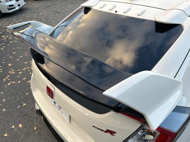 �y��^�����X�|�C���[�z�X�|�[�c�J�[�炵�����O�b�ƈ�������^�����X�|�C���[�𑕒��􍂑����s���̃X�^�r���e�B(���s���萫)����ɖ𗧂��܂��B