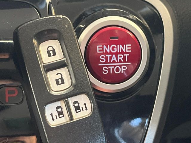 �yHonda�X�}�[�g�L�[�z�J�o����|�P�b�g�ɓ��ꂽ�܂܂ł��h�A�̎{���E�������\�ȃX�}�[�g�L�[�𑕔��B�G���W���̃I���E�I�t�����J�M�����o���K�v����������Ƃ��Ă��֗��ł���