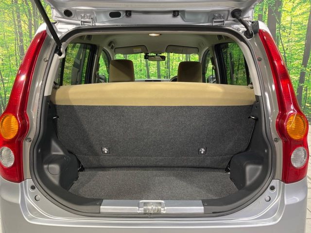 ���i�̂���������ʋ΁A���}���ɏ\���ȉ׎��X�y�[�X���m�ۂ��Ă���܂��B�Z�J���h�V�[�g��|���ƁA�傫�ȉו��̐ύڂ��\�ł���