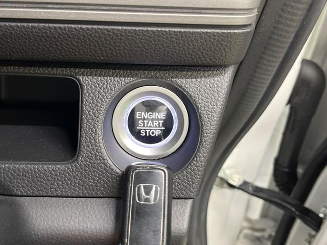 �yHonda�X�}�[�g�L�[�z�J�o����|�P�b�g�ɓ��ꂽ�܂܂ł��h�A�̎{���E�������\�ȃX�}�[�g�L�[�𑕔��B�G���W���̃I���E�I�t�����J�M�����o���K�v����������Ƃ��Ă��֗��ł���