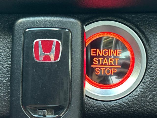 �yHonda�X�}�[�g�L�[�z�J�o����|�P�b�g�ɓ��ꂽ�܂܂ł��h�A�̎{���E�������\�ȃX�}�[�g�L�[�𑕔��B�G���W���̃I���E�I�t�����J�M�����o���K�v����������Ƃ��Ă��֗��ł���