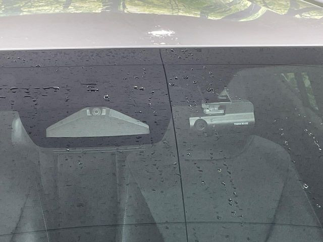 �y�g���^�Z�[�t�e�B�Z���X�z���s���ɑO���̎ԗ�����F�����A�Փ˂������Ȏ��͌x��ƃu���[�L�ŏՓˉ���Ɣ�Q�y�����A�V�X�g�B�����S�Ƀh���C�u�����y���݂��������܂��B