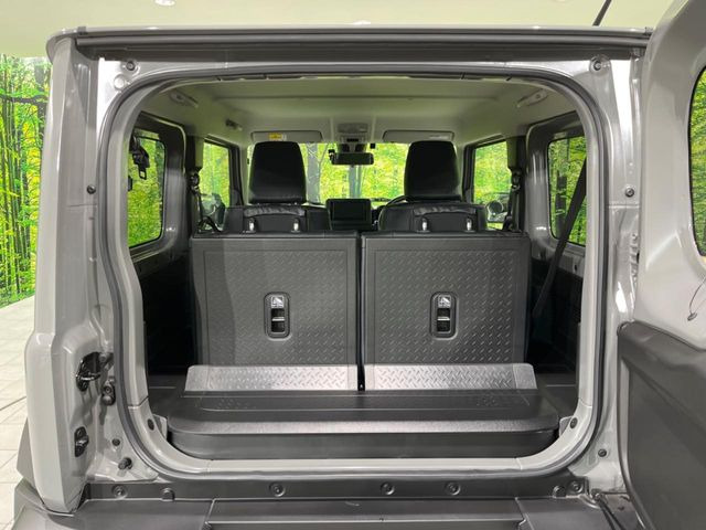 ���i�̂���������ʋ΁A���}���ɏ\���ȉ׎��X�y�[�X���m�ۂ��Ă���܂��B�Z�J���h�V�[�g��|���ƁA�傫�ȉו��̐ύڂ��\�ł���