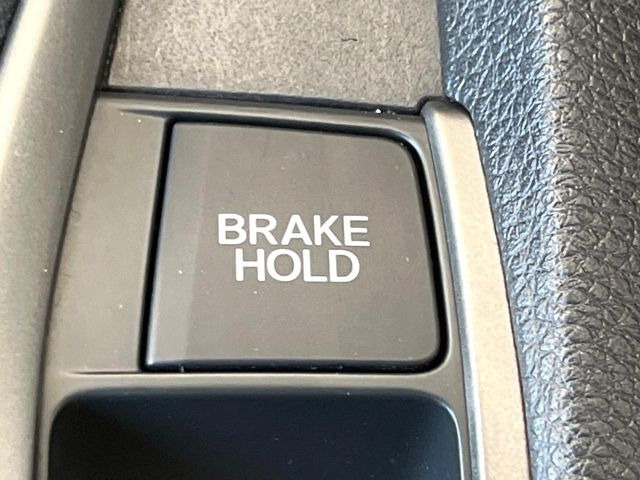 �y�I�[�g�u���[�L�z�[���h�z�M���҂���a�؂Œ�Ԏ��Ƀu���[�L���瑫�𗣂��Ă��A��~��Ԃ�ێ����Ă���܂��B�O�i����Ƃ��̓A�N�Z���𓥂߂Ύ����ŉ��������̂ň��S��X���^�]���y�ɂȂ�܂���