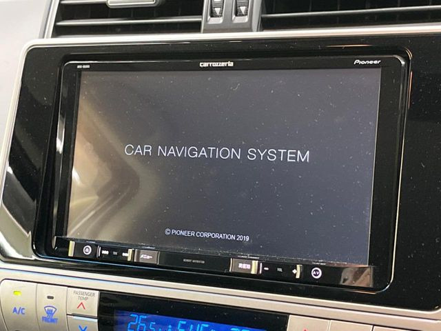 【大画面ナビ】人気の大型9インチナビを装備。存在感のある大画面はインパクト大!ナビ利用時のマップ表示は見やすく、テレビやDVDは臨場感がアップ!いつものドライブがグッと楽しくなります♪