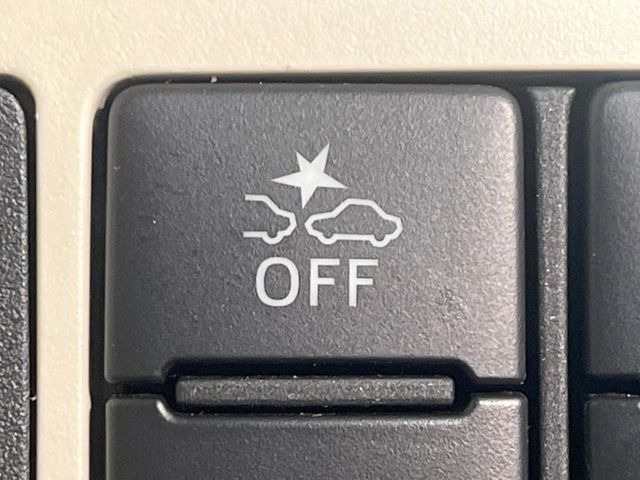 �y�Փˌy���V�X�e���z���s���ɑO���̎ԗ�����F�����A�Փ˂������Ȏ��͌x��ƃu���[�L�ŏՓˉ���Ɣ�Q�y�����A�V�X�g�B�����S�Ƀh���C�u�����y���݂��������܂��B