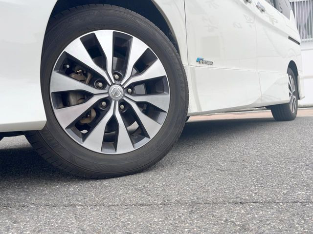 �y16�C���`�A���~�z�C�[���z�O�ςɃ}�b�`�����A���~�z�C�[���𑕒����Ă���܂��B�e��A���~�z�C�[����A�X�^�b�h���X�^�C�����戵�����Ă���܂��B���񂲑��k����������