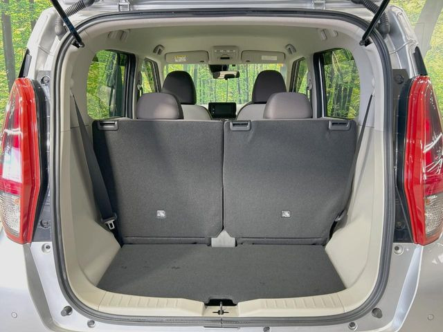 ���i�̂���������ʋ΁A���}���ɏ\���ȉ׎��X�y�[�X���m�ۂ��Ă���܂��B�Z�J���h�V�[�g��|���ƁA�傫�ȉו��̐ύڂ��\�ł���