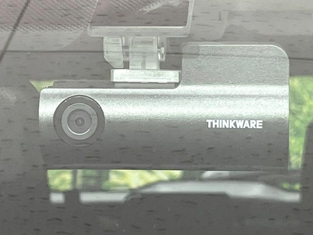 【ドライブレコーダー】安心・安全なカーライフに必須のドライブレコーダーを装備!走行中はもちろん、あおり運転や事故に遭遇した際の状況も映像で記録し、万一のリスクに備えます。