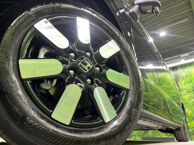 �y����15�C���`�A���~�z�C�[���z�O�ςɃ}�b�`���������A���~�z�C�[���𑕒����Ă���܂��B�e��ЊO�A���~�z�C�[����A�X�^�b�h���X�^�C�����戵�����Ă���܂��B���񂲑��k������