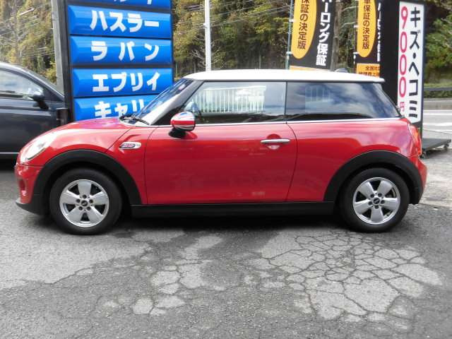 ���Ђ́u�i���ƃv���C�V���O�v��O��I�ɂ������A�ŐV��������A���^�C���Ɍ������A�S�����x���̈����Ŕ̔����Ă���܂��B�d����Ɋւ��܂��Ă��A�S�ԕK�����Ђ̎d����S�����ڂŌ��Č��I���Ĕ����Ă���܂��B