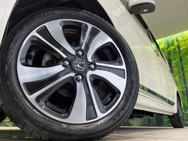 �y����15�C���`�A���~�z�C�[���z�O�ςɃ}�b�`���������A���~�z�C�[���𑕒����Ă���܂��B�e��ЊO�A���~�z�C�[����A�X�^�b�h���X�^�C�����戵�����Ă���܂��B���񂲑��k����������