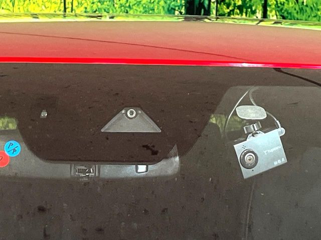 �y�X�}�[�g�V�e�B�u���[�L�T�|�[�g�z�ᑬ���s���ɑO���̎ԗ�����F�����A�Փ˂������Ȏ��͌x��ƃu���[�L�ŏՓˉ���Ɣ�Q�y�����A�V�X�g�B�����S�Ƀh���C�u�����y���݂��������܂��B