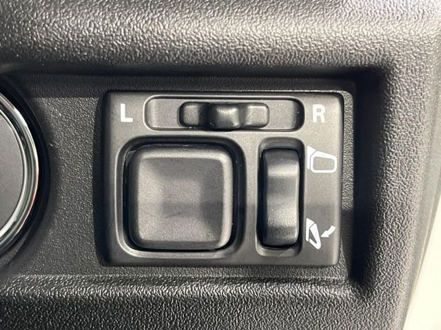 �y�d���i�[�~���[�z�T�C�h�~���[�͓d���i�[���ƂȂ��Ă���A�������ԏ�ł��L�Y�������X�N��}�����܂��B