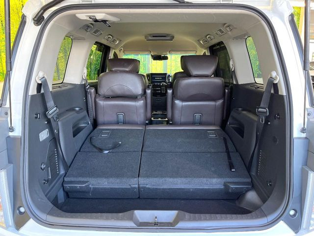 ���i�̂���������ʋ΁A���}���ɏ\���ȉ׎��X�y�[�X���m�ۂ��Ă���܂��B�Z�J���h�V�[�g��|���ƁA�傫�ȉו��̐ύڂ��\�ł���