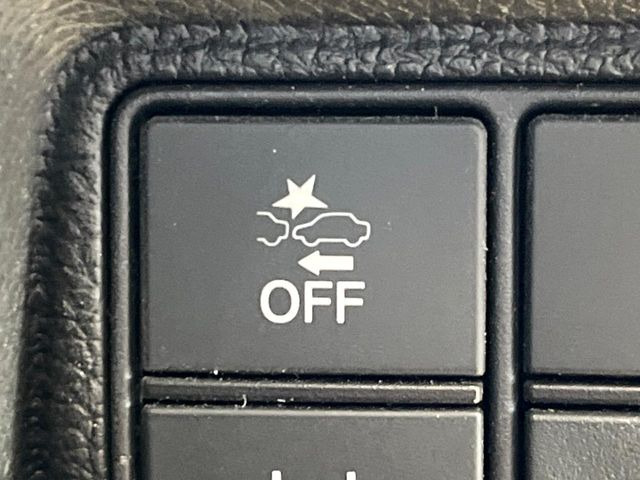 �y�z���_�Z���V���O�z���s���ɑO���̎ԗ�����F�����A�Փ˂������Ȏ��͌x��ƃu���[�L�ŏՓˉ���Ɣ�Q�y�����A�V�X�g�B�����S�Ƀh���C�u�����y���݂��������܂��B