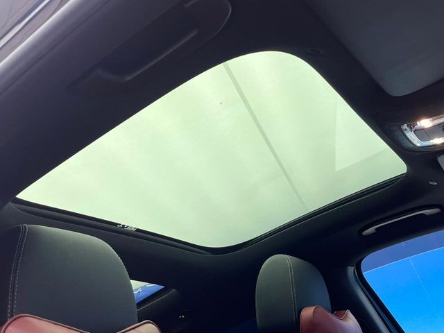 ���p�m���~�b�N�X���C�f�B���O���[�t::�唗�͂̃p�m���}���[�t�́A�㕔���Ȃɂ܂ő����Ă���A�J���I�ȋ�Ԃ����y���݂��������܂��B