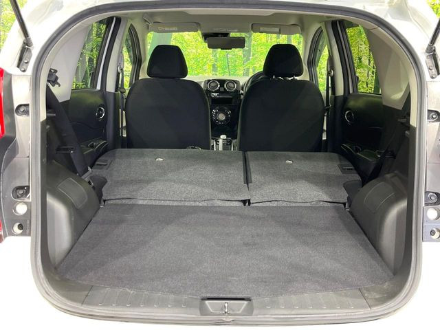 ���i�̂���������ʋ΁A���}���ɏ\���ȉ׎��X�y�[�X���m�ۂ��Ă���܂��B�Z�J���h�V�[�g��|���ƁA�傫�ȉו��̐ύڂ��\�ł���