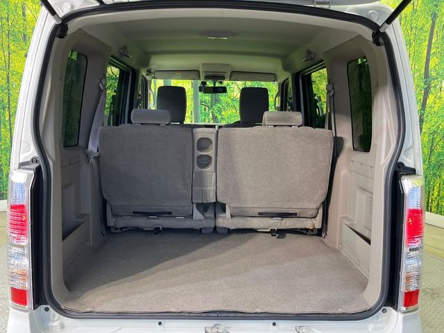 ���i�̂���������ʋ΁A���}���ɏ\���ȉ׎��X�y�[�X���m�ۂ��Ă���܂��B�Z�J���h�V�[�g��|���ƁA�傫�ȉו��̐ύڂ��\�ł���