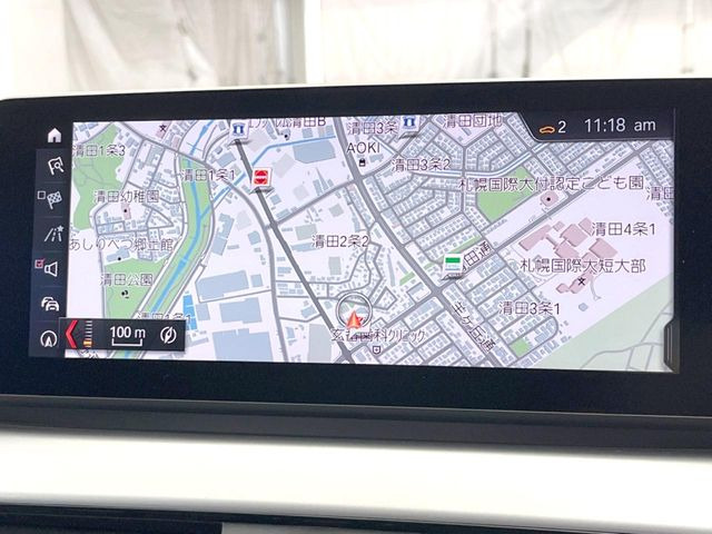 ��iDrive�����i�r:��̊��̂���i�r�́A����������ԓ������o���Ă���܂��B�I�[�f�B�I�@�\���[�����Ă���܂��̂ŁA�^�]�����y���߂܂���