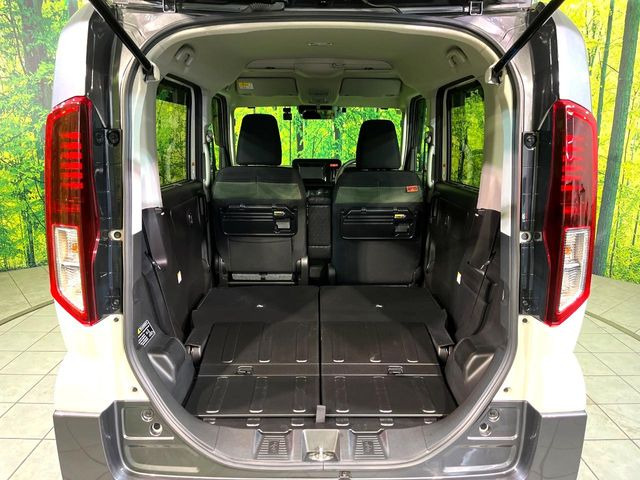 ���i�̂���������ʋ΁A���}���ɏ\���ȉ׎��X�y�[�X���m�ۂ��Ă���܂��B�Z�J���h�V�[�g��|���ƁA�傫�ȉו��̐ύڂ��\�ł���