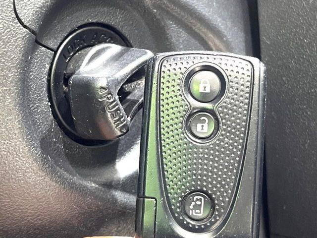 �y�L�[�t���[�V�X�e���z�J�o����|�P�b�g�ɓ��ꂽ�܂܂ł��h�A�̎{���E�������\�ȃX�}�[�g�L�[�𑕔��B�G���W���̃I���E�I�t�����J�M�����o���K�v����������Ƃ��Ă��֗��ł���