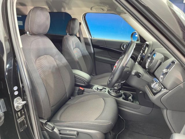 ●シートの使用感:破れ・へたりも少なく、ご覧の通りきれいな状態を維持しております。また、室内クリーニング・コーティングもご用命いただけます。