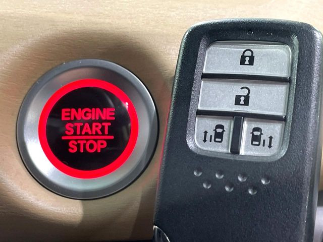 �yHonda�X�}�[�g�L�[�z�J�o����|�P�b�g�ɓ��ꂽ�܂܂ł��h�A�̎{���E�������\�ȃX�}�[�g�L�[�𑕔��B�G���W���̃I���E�I�t�����J�M�����o���K�v����������Ƃ��Ă��֗��ł���