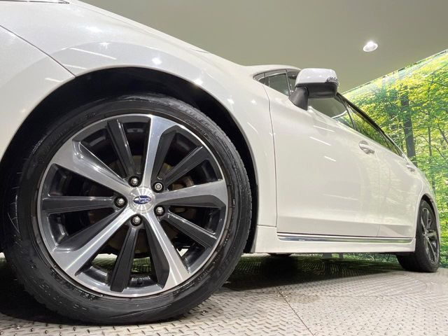 �y����18�C���`�A���~�z�C�[���z�O�ςɃ}�b�`���������A���~�z�C�[���𑕒����Ă���܂��B�e��ЊO�A���~�z�C�[����A�X�^�b�h���X�^�C�����戵�����Ă���܂��B���񂲑��k����������