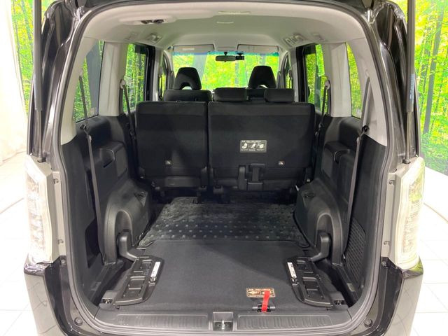 ���i�̂���������ʋ΁A���}���ɏ\���ȉ׎��X�y�[�X���m�ۂ��Ă���܂��B�Z�J���h�V�[�g��|���ƁA�傫�ȉו��̐ύڂ��\�ł���