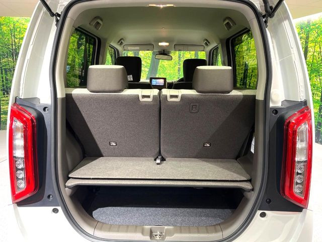 ���i�̂���������ʋ΁A���}���ɏ\���ȉ׎��X�y�[�X���m�ۂ��Ă���܂��B�Z�J���h�V�[�g��|���ƁA�傫�ȉו��̐ύڂ��\�ł���