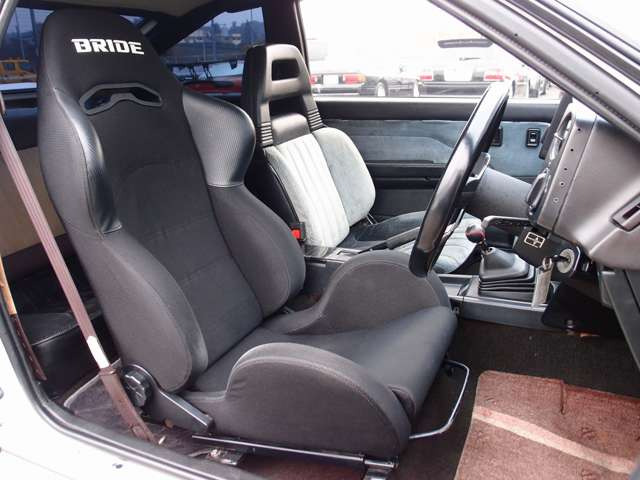 �^�]�ȃV�[�g�͐l�C��BRIDE�Z�~�o�P�b�g�V�[�g�����B����]�ɉ�����RECARO���Ȃǂ̃t���o�P��Z�~�o�P�b�g�V�[�g�̂���t�����\�ł��B�������̂��q�l�����C�y�ɂ����k�������܂�