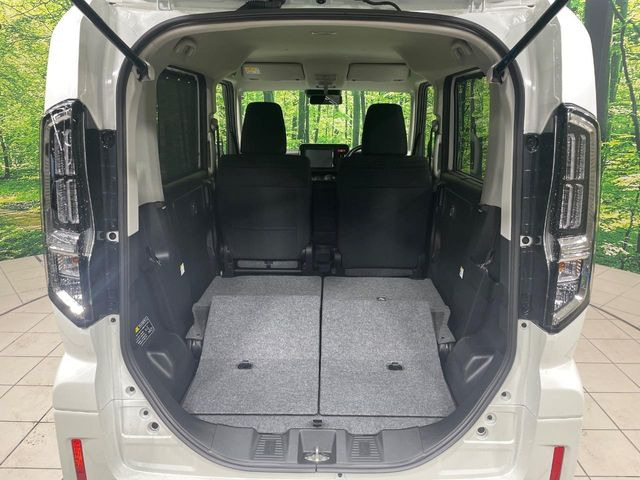 ���i�̂���������ʋ΁A���}���ɏ\���ȉ׎��X�y�[�X���m�ۂ��Ă���܂��B�Z�J���h�V�[�g��|���ƁA�傫�ȉו��̐ύڂ��\�ł���