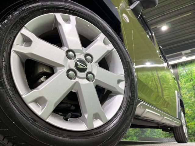 �y����15�C���`�A���~�z�C�[���z�O�ςɃ}�b�`���������A���~�z�C�[���𑕒����Ă���܂��B�e��ЊO�A���~�z�C�[����A�X�^�b�h���X�^�C�����戵�����Ă���܂��B���񂲑��k����������