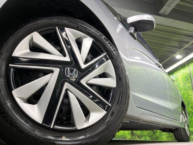 �y����15�C���`�A���~�z�C�[���z�O�ςɃ}�b�`���������A���~�z�C�[���𑕒����Ă���܂��B�e��ЊO�A���~�z�C�[����A�X�^�b�h���X�^�C�����戵�����Ă���܂��B���񂲑��k����������