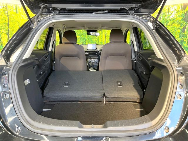 ���i�̂���������ʋ΁A���}���ɏ\���ȉ׎��X�y�[�X���m�ۂ��Ă���܂��B�Z�J���h�V�[�g��|���ƁA�傫�ȉו��̐ύڂ��\�ł���