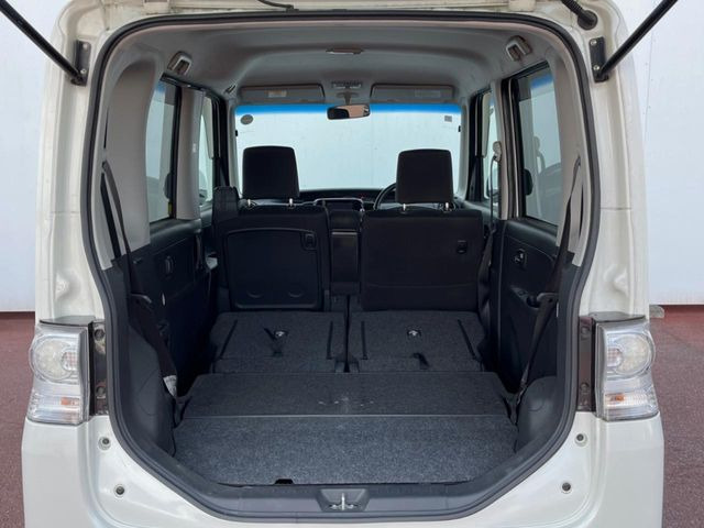 ���i�̂���������ʋ΁A���}���ɏ\���ȉ׎��X�y�[�X���m�ۂ��Ă���܂��B�Z�J���h�V�[�g��|���ƁA�傫�ȉו��̐ύڂ��\�ł���