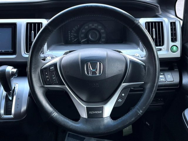 �y�����v�����X�e�A�����O�z�㎿�Ȋv���g�p���邱�ƂŁA��ɂ����������݂ƂĂ��^�]���₷���n���h���ł���