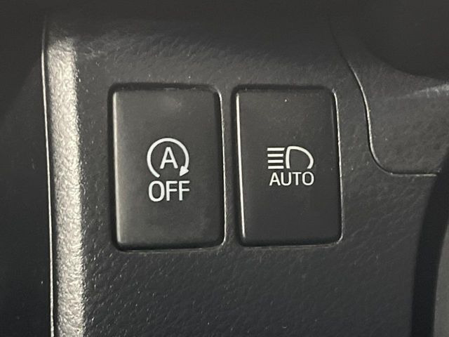 �y�A�C�h�����O�X�g�b�v�z�ԐM����a�؂Œ�Ԃ����ۂɃG���W�����~���A���ʂȔR���̏����}���܂��B�R��������ی�ɂȂ���@�\��G���W���̓u���[�L�𗣂��΍Ďn�����܂��B