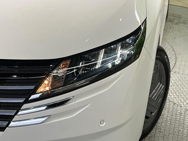 �yLED�w�b�h���C�g�z���V����ԑ��s�����ǍD�Ȏ��E���m�ۂ����S���ĉ^�]�ł��鍂�P�xLED�w�b�h���C�g�𑕔�!�_�����x�������A����d�͂��}�����Ă��܂��B