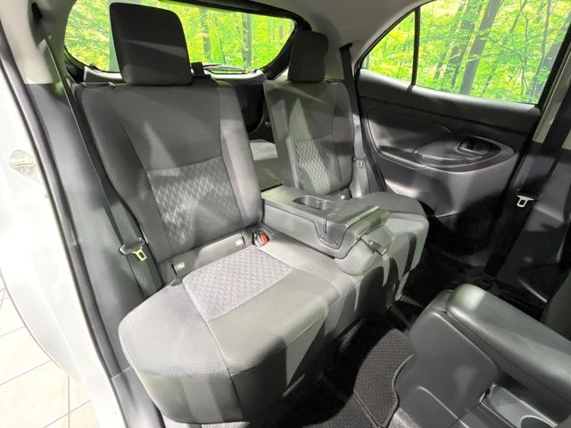 後部座席も気になるようなキズ・汚れやへたり等、大きなダメージはなく、良好な状態です。