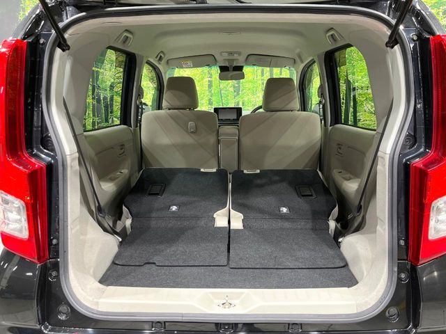 ���i�̂���������ʋ΁A���}���ɏ\���ȉ׎��X�y�[�X���m�ۂ��Ă���܂��B�Z�J���h�V�[�g��|���ƁA�傫�ȉו��̐ύڂ��\�ł���