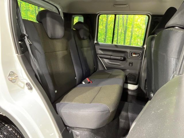 ���i���ȃI���W�i���t���A�}�b�g���I�v�V�����ɂĂ��p�ӂ��Ă���܂��B���D���ȃf�U�C����J���[�����Ԃɍ��킹�đI��ł����������Ƃ��ł��܂���