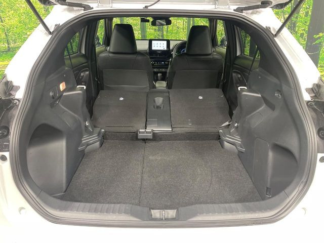 ���i�̂���������ʋ΁A���}���ɏ\���ȉ׎��X�y�[�X���m�ۂ��Ă���܂��B�Z�J���h�V�[�g��|���ƁA�傫�ȉו��̐ύڂ��\�ł���