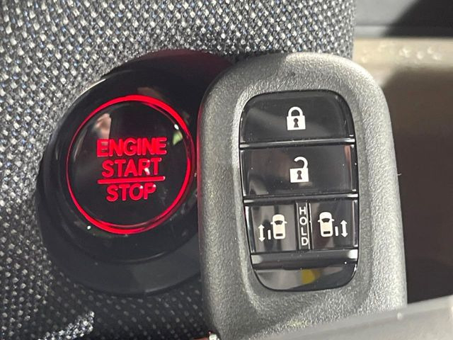 �yHonda�X�}�[�g�L�[�z�J�o����|�P�b�g�ɓ��ꂽ�܂܂ł��h�A�̎{���E�������\�ȃX�}�[�g�L�[�𑕔��B�G���W���̃I���E�I�t�����J�M�����o���K�v����������Ƃ��Ă��֗��ł���