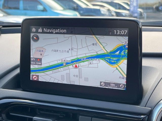 �y�}�c�_�R�l�N�g�i�r�z�ԓ��̕��͋C�Ƀ}�b�`������̌^�^�C�v�̃i�r�B�e����q�ݒ��Bluetooth�Đ����A�l�X�ȋ@�\���y���߂܂��B�����I�ȃ_�C�������삪�\�ŁA�g��������ǍD�ł��B