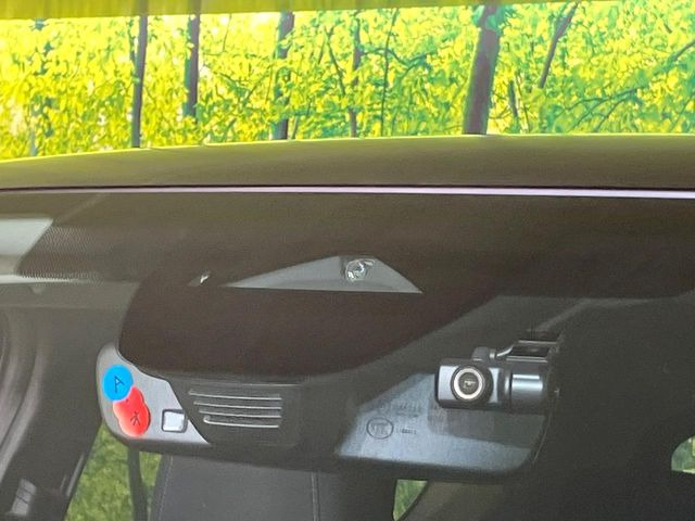 �yi-ACTIVESENSE�z���s���ɑO���̎ԗ�����F�����A�Փ˂������Ȏ��͌x��ƃu���[�L�ŏՓˉ���Ɣ�Q�y�����A�V�X�g�B�����S�Ƀh���C�u�����y���݂��������܂��B