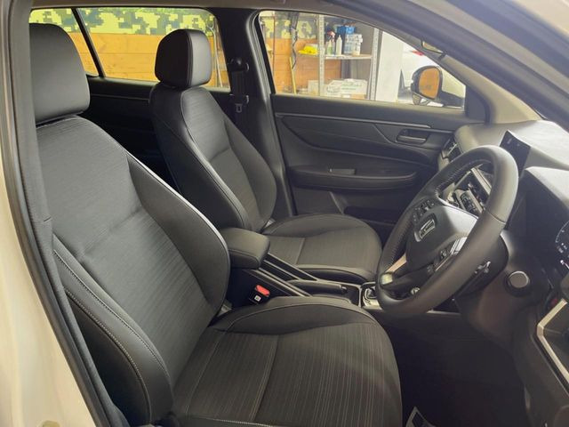 �y�n�[�t���U�[�V�[�g�z�������ƍ���S�n�𗼗������l�C�̃V�[�g���w�ʁE���ʂ̃t�@�u���b�N�f�ނ́A�ʋC���̗ǂ��⊊��ɂ����ɗD��Ă��܂��B�C���╞���ɍ��E���ꂸ���K�ɂ���肢�������܂��B